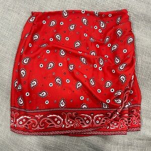 Super down red bandana printed skirt
